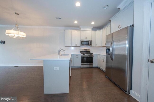 Building Photo - 220 Charles Ellis Dr