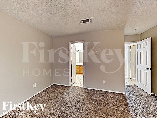 Building Photo - 3955 Cypress Gardens Dr