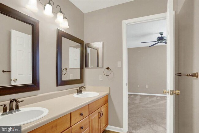 Building Photo - 6444 Terrace Ct