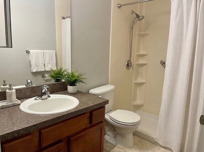 Building Photo - 5817 Oakwood Dr