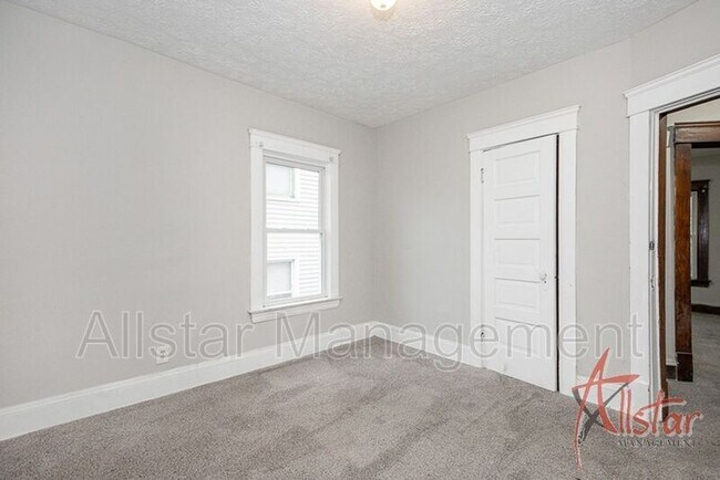 Building Photo - 2045 W 89th St