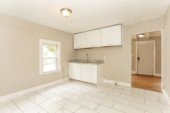 Building Photo - 404 N 15th St