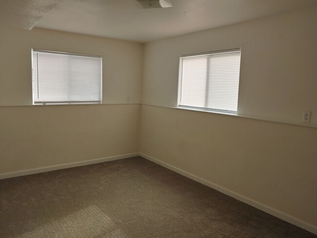 Building Photo - 4 Bedroom, 2 Bath Home Central Coeur d'Alene