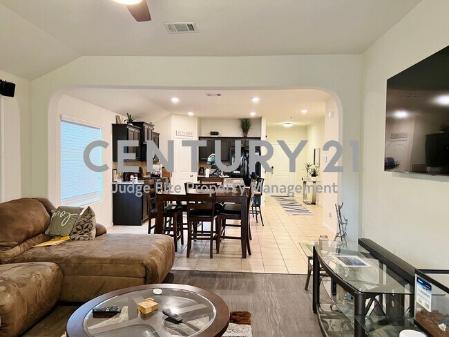 Building Photo - Well Maintained 3/2/2 in Crowley For Rent!