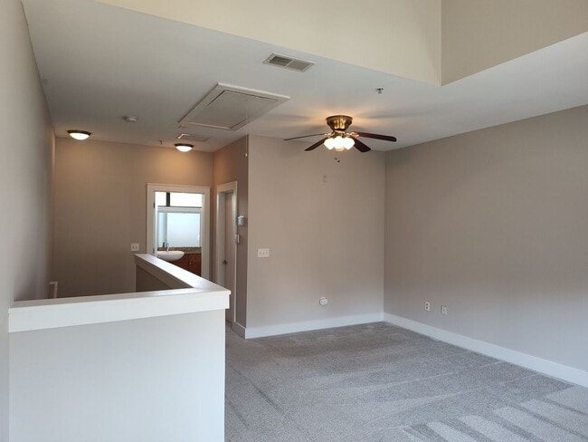 Building Photo - Modern townhome located in the M Complex c...