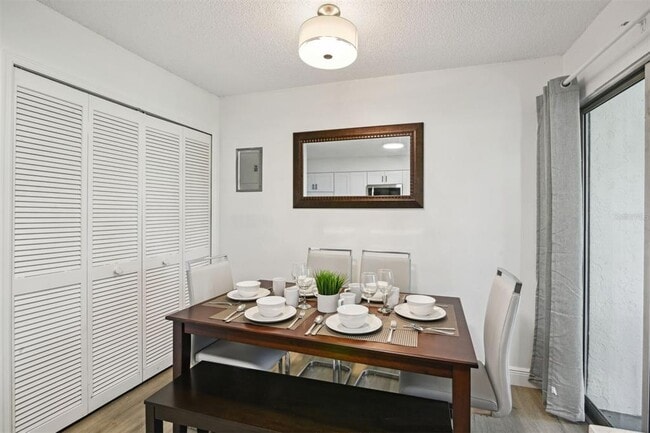 Building Photo - 811 W Magnolia St