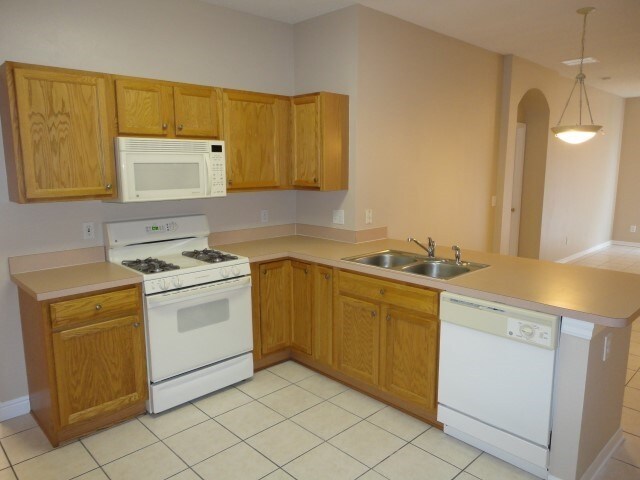 Building Photo - 10527 Beneva Dr