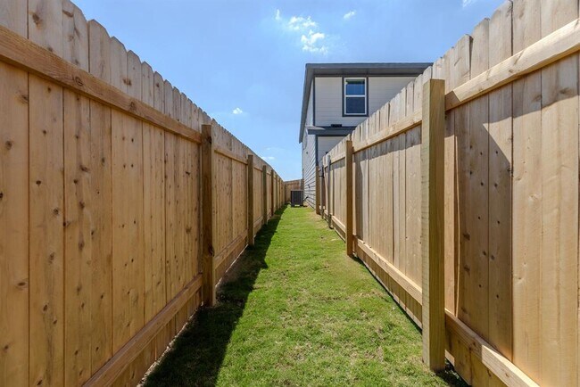 Building Photo - 108 Hartson Dr