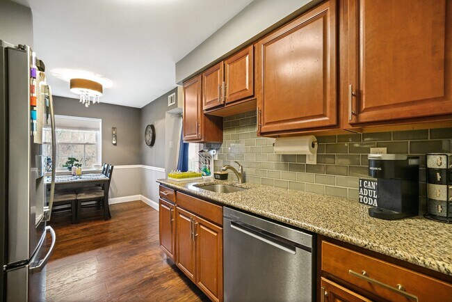 Building Photo - 3122 Valley Dr