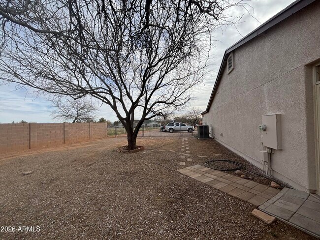 Building Photo - 5342 S San Pedro Ave