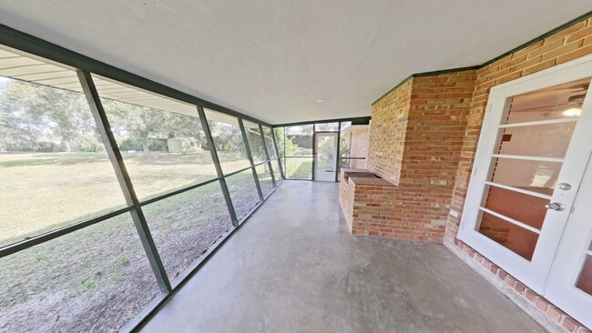 Building Photo - 3/2 in Casselberry with Awesome Lot and La...