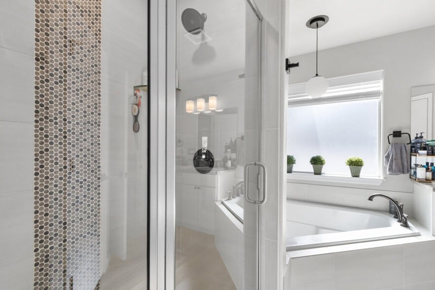 Building Photo - 1202 Phipps Ave