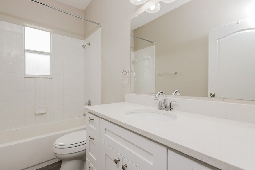 Building Photo - 13417 Silvercreek Dr