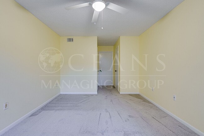Building Photo - Spacious Condo with utilities included! Lo...