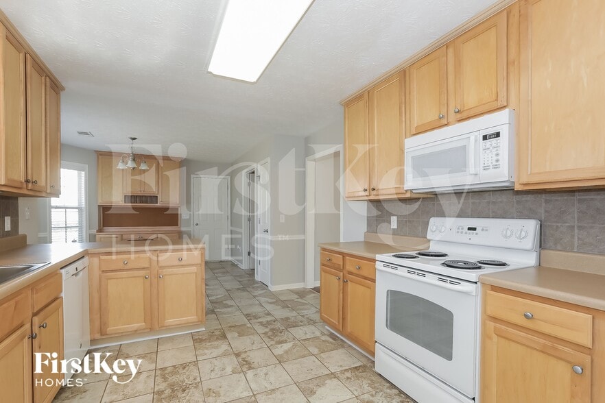 Building Photo - 715 Sandstone Trail