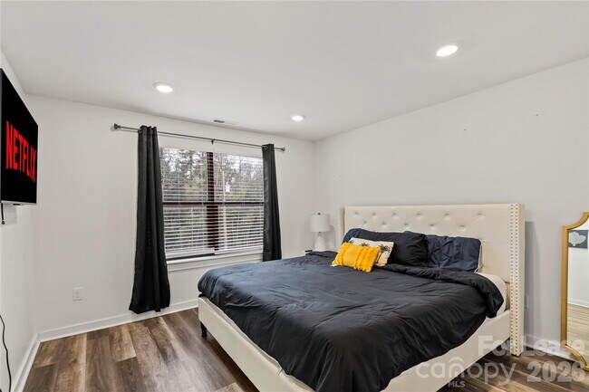 Building Photo - 2813 Ava Ave