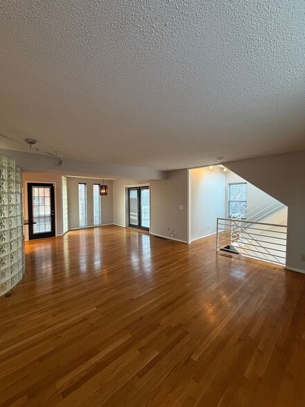 Building Photo - 1091 Harrison Ave