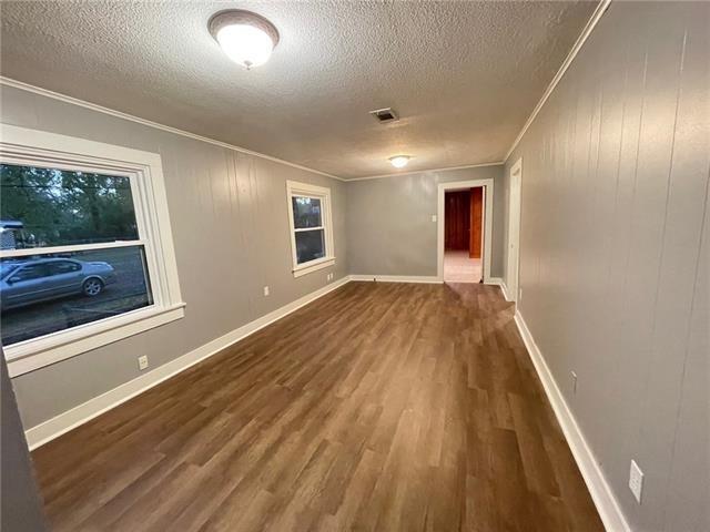 Building Photo - 215 N Carter St