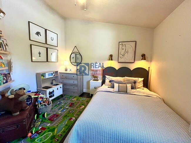 Building Photo - 3640 Inspiration Dr