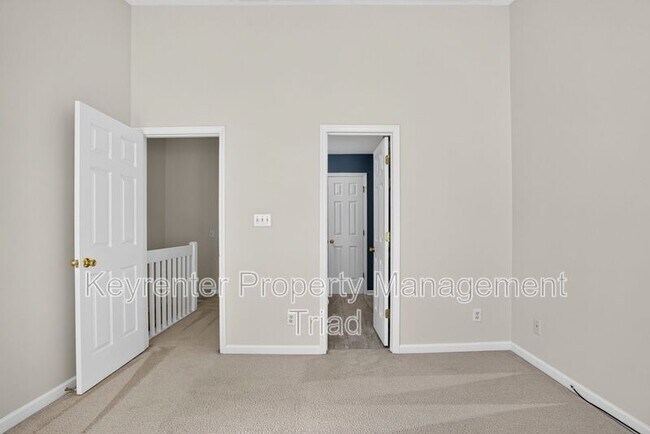 Building Photo - 104 Tannenbaum Cir