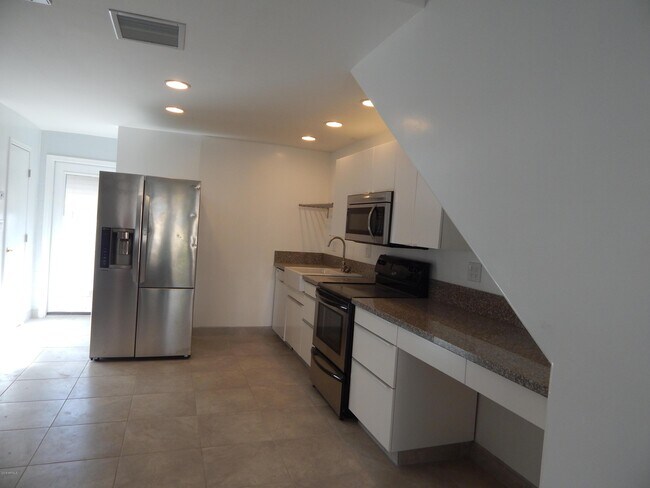 Building Photo - 2019 S Granada Dr