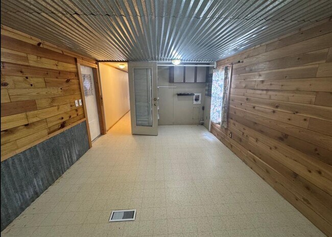 Building Photo - 301 Whitetail Ln