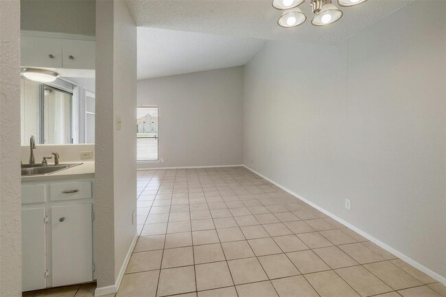 Building Photo - 5808 Emerald Forest Dr