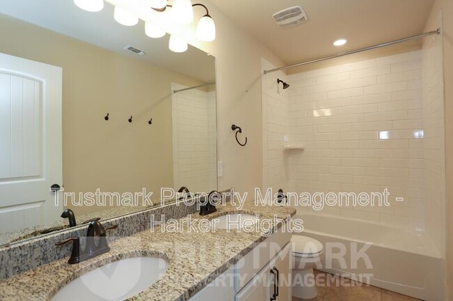 Building Photo - 5610 Fenton Ln