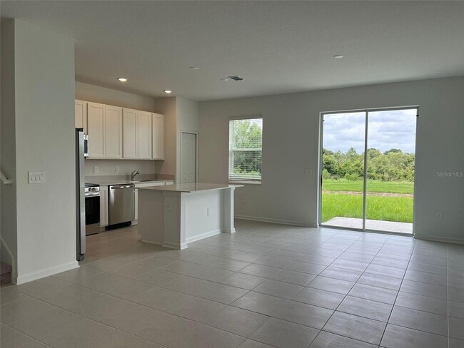 Building Photo - 3066 Chantilly Dr