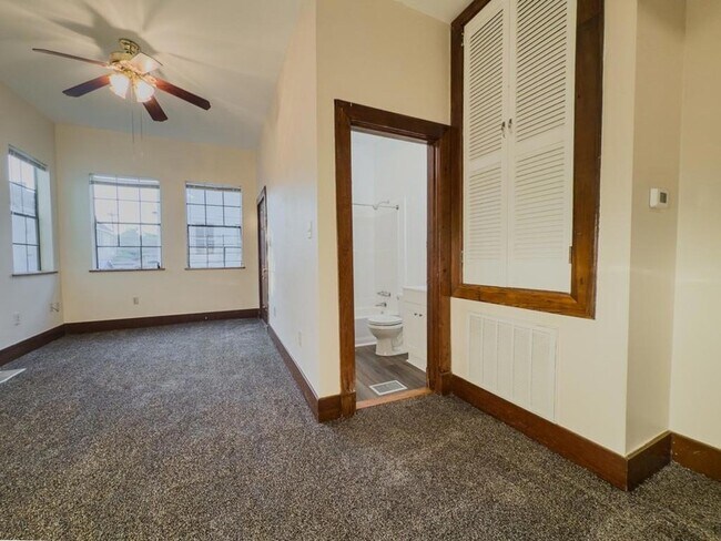 Building Photo - 2229 Napoleon Ave