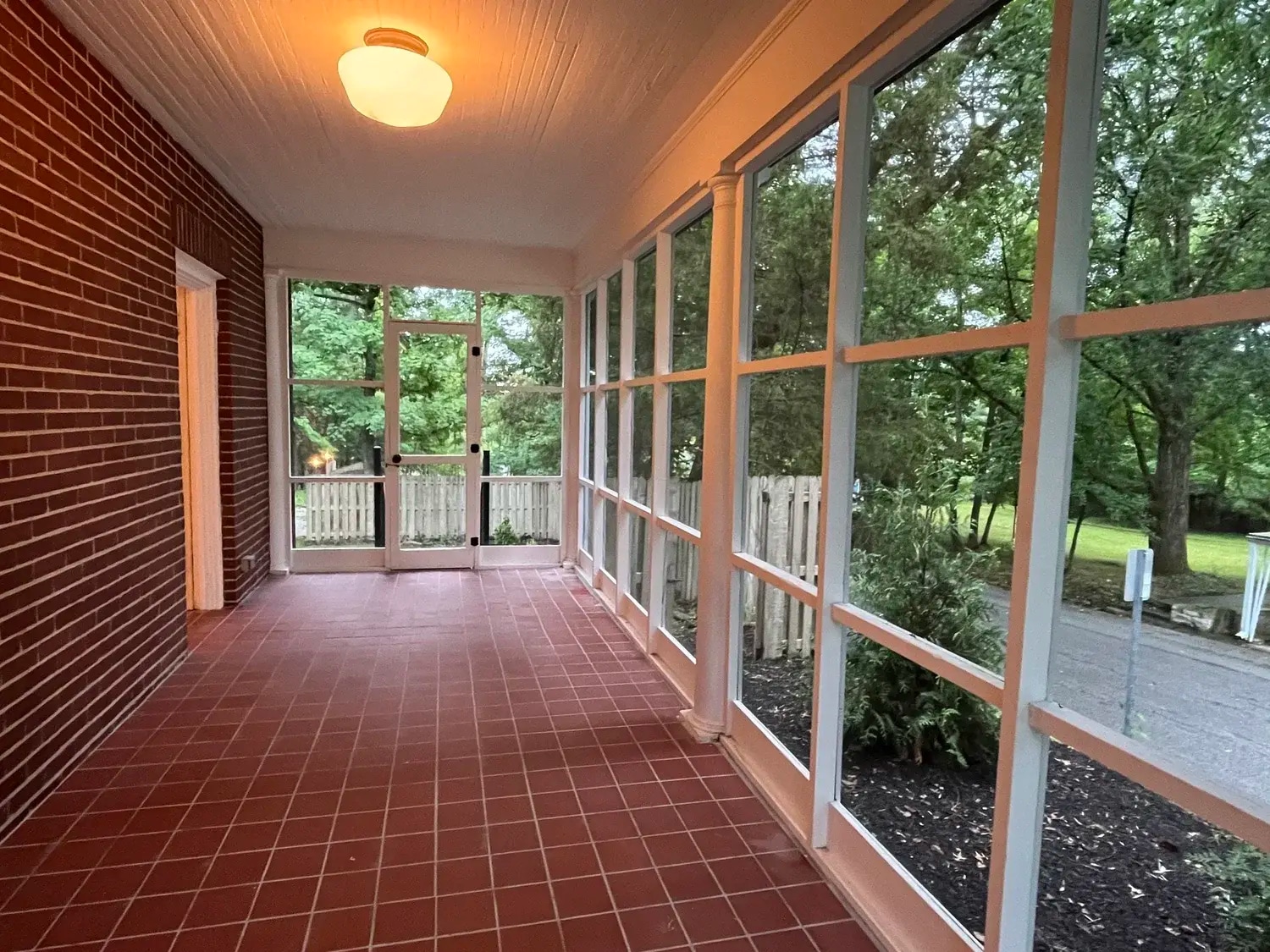 Building Photo - 1300 E 1st St