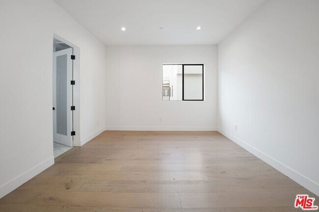 Building Photo - 735 N Gramercy Pl