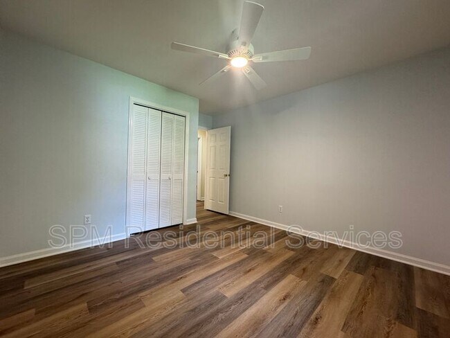 Building Photo - 542 Aquarius Dr