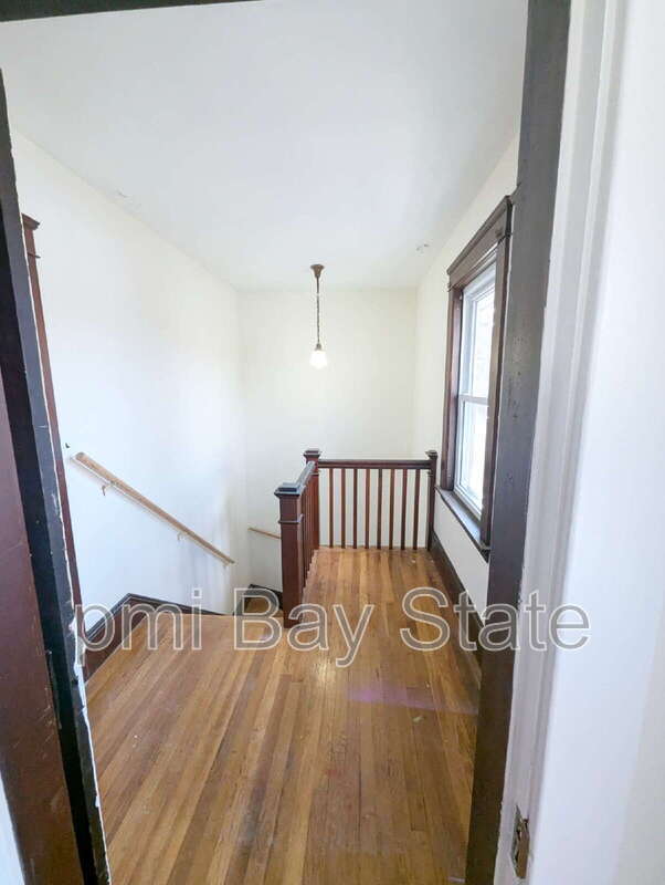 Building Photo - 37 Brainard St