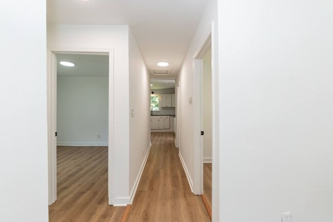Building Photo - Three Bedroom Home!