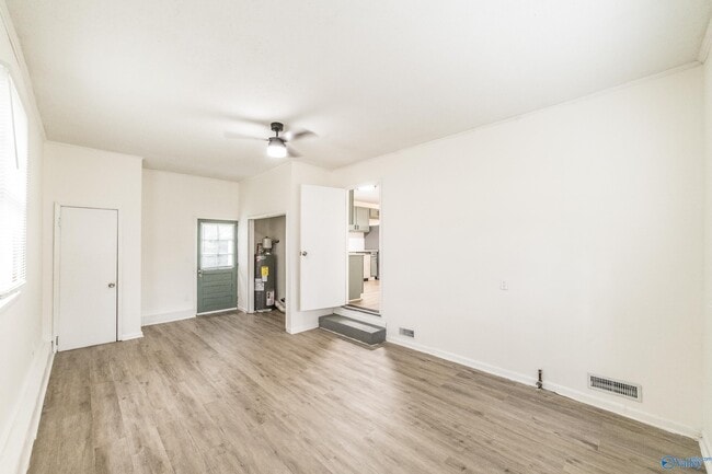 Building Photo - 307 Meadowbrook Dr SE