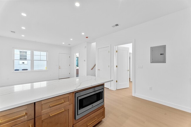 Building Photo - 6717 Madison St