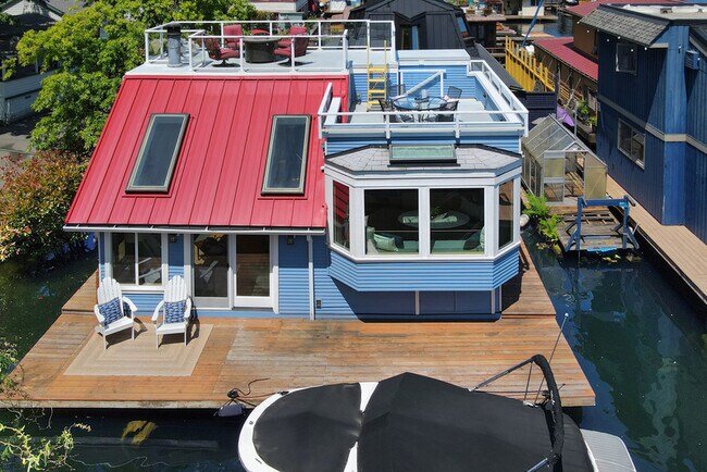 Building Photo - 3110 Portage Bay Pl E