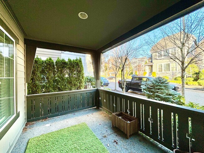 Building Photo - Stunning Issaquah Highlands View Home | 4 Bed + 3.5 Bath | Mountain Views & Prime Location