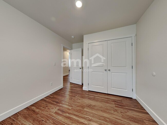 Building Photo - 19211 15th Ave Ct E