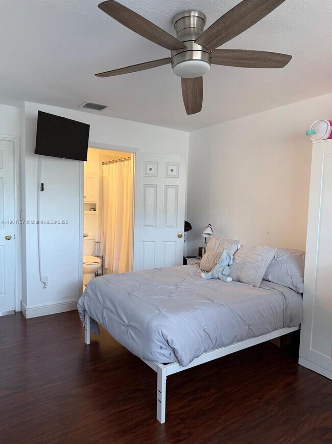 Building Photo - 5755 NW 115th Ct