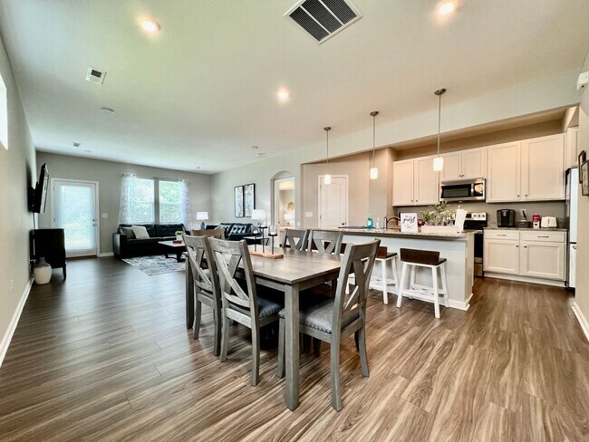 Building Photo - Fully Furnished Luxury Corporate Rental - Brand New Construciton