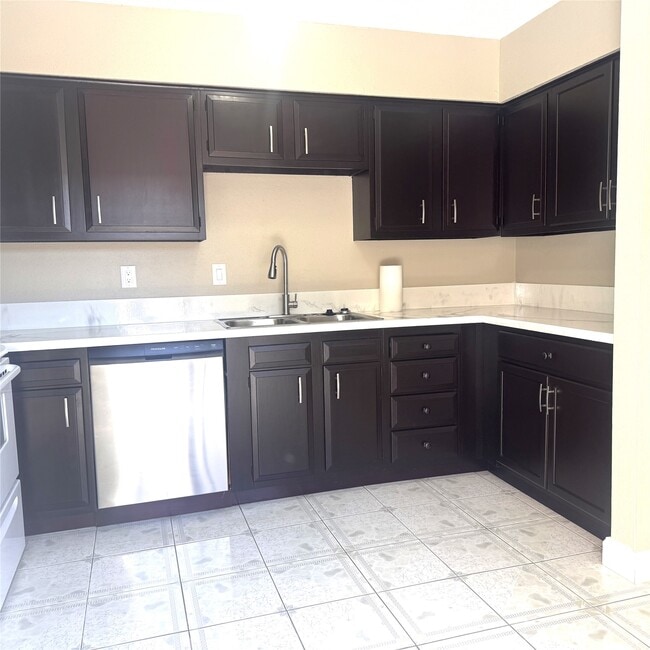 Building Photo - 2457 Briarwest Blvd