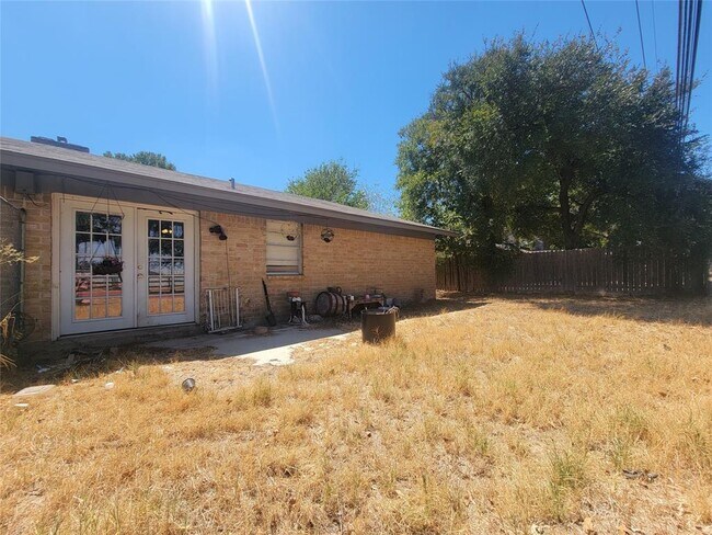Building Photo - 1304 Glenda Dr