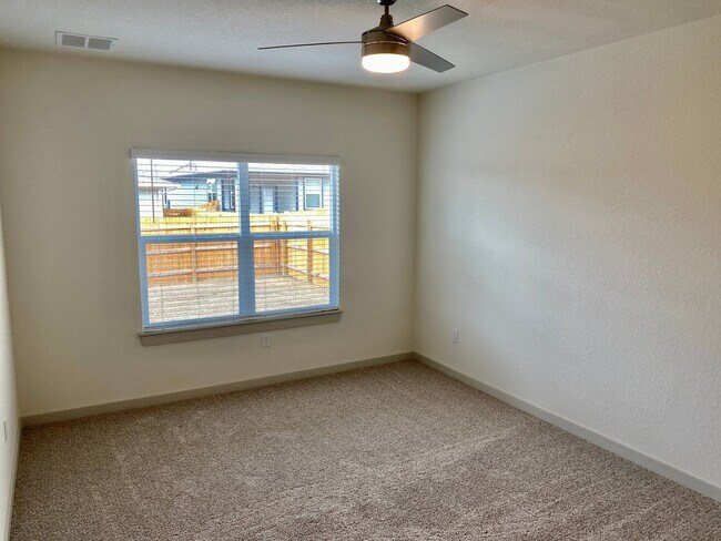 Building Photo - Beautiful 3bed/2.5bath in Northeast Austin!!