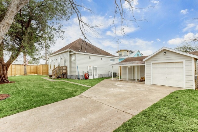 Building Photo - 2721 Engelke St