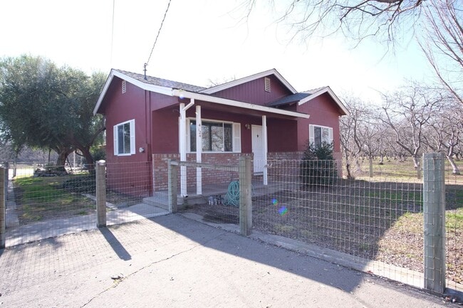 Building Photo - NOW AVAILABLE!! 2 Bedroom 1 bath in Turlock!