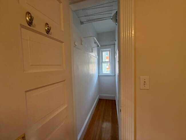 Building Photo - 10 Grovenor Rd