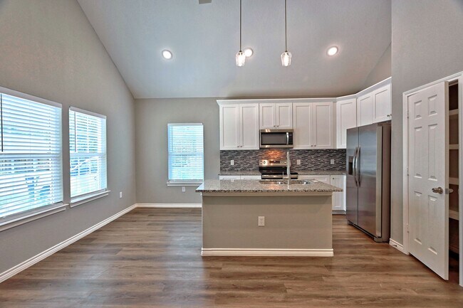 Building Photo - 11911 Nelwood St