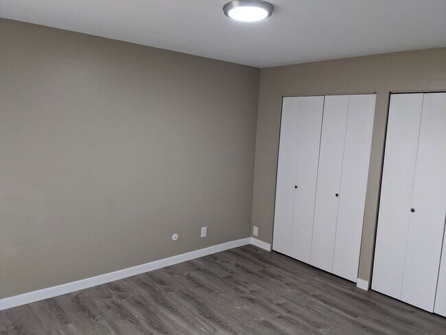 Building Photo - Mountain View 2 Bed 2 Bath 2 Balconies Top Floor Condo-Tons of Amenities